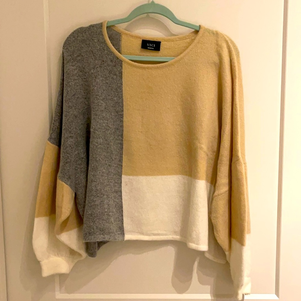 Vici Dolls Colorblock semi cropped flowy sweater